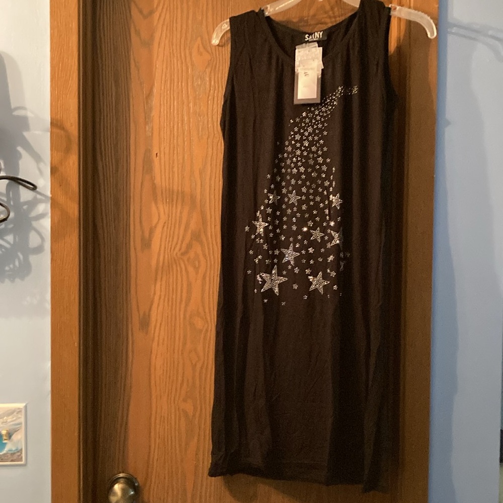 Shiny Peacock feather rhinestone tunic style blouse. NWT Fit and tunic style
